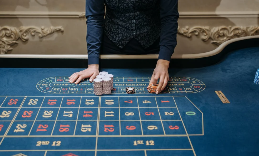 Make Money Online by Playing Table Games
